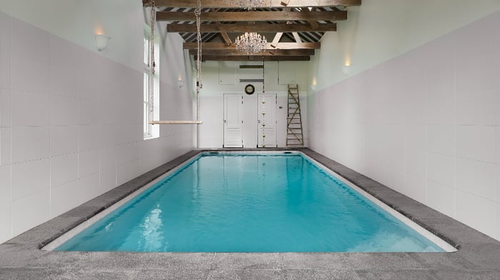 een bouwkundig zwembad is een van de soorten zwembaden afgewerkt met tegels en …